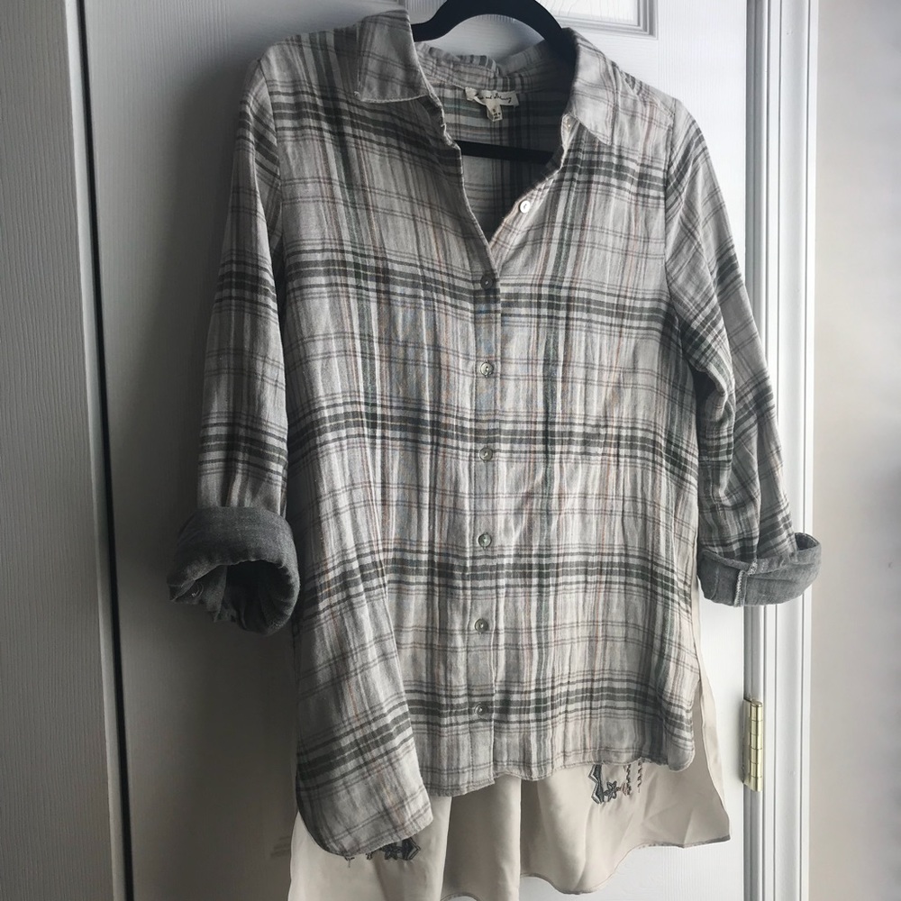 PLAID HI-LOW SHIRT with embroidered flowy back